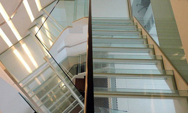 Стеклянные ступени и площадки для колодезной лестницы купить в Челябинске