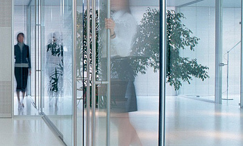 Перегородки в офис с прозрачным стеклом премиум в Челябинске. Готовые проекты ПерилаГлавСнаб