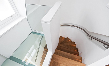 Стеклянный потолок в двухъярусной квартире купить в Челябинске