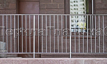 Перила на балкон с вертикальным заполнением в Челябинске. Готовые проекты ПерилаГлавСнаб Перила на балкон с вертикальным заполнением в Челябинске. Готовые проекты ПерилаГлавСнаб