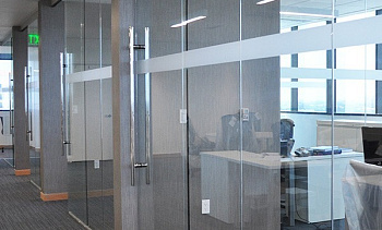 Цельностеклянные перегородки для офиса в Челябинске. Готовые проекты ПерилаГлавСнаб