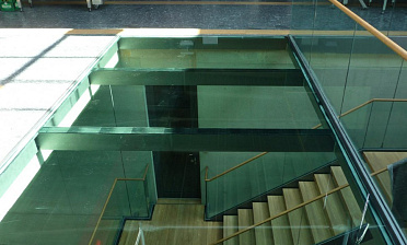 Стеклянный потолок в бизнес-центре купить в Челябинске