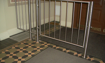 Ограждение лестниц для детей с вертикальным заполнением в Челябинске. Готовые проекты ПерилаГлавСнаб