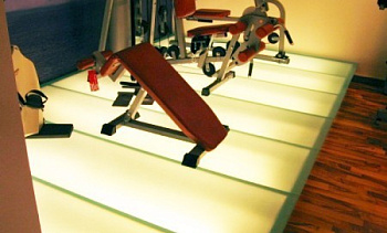 Люминесцентная подсветка стеклянного блочного пола в Челябинске. Готовые проекты ПерилаГлавСнаб