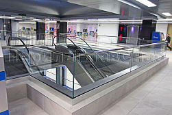 Стеклянные перила для атриумов в Челябинске. Готовые проекты ПерилаГлавСнаб - фото 1 Стеклянные перила для атриумов в Челябинске. Готовые проекты ПерилаГлавСнаб - фото 1