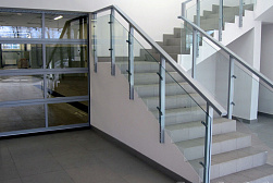 Стеклянные перила для колодезных лестниц в Челябинске. Готовые проекты ПерилаГлавСнаб - фото 5 Стеклянные перила для колодезных лестниц в Челябинске. Готовые проекты ПерилаГлавСнаб - фото 5