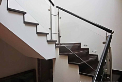 Стеклянные перила для колодезных лестниц в Челябинске. Готовые проекты ПерилаГлавСнаб - фото 8 Стеклянные перила для колодезных лестниц в Челябинске. Готовые проекты ПерилаГлавСнаб - фото 8