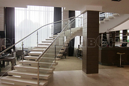 Стеклянные ограждения для торговых  и бизнес центров в Челябинске. Готовые проекты ПерилаГлавСнаб - фото 5 Стеклянные ограждения для торговых  и бизнес центров в Челябинске. Готовые проекты ПерилаГлавСнаб - фото 5