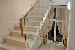 Стеклянные перила для лестниц в Челябинске. Готовые проекты ПерилаГлавСнаб - фото 3 Стеклянные перила для лестниц в Челябинске. Готовые проекты ПерилаГлавСнаб - фото 3