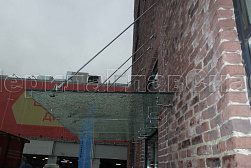 Стеклянные козырьки на вантах в Челябинске. Готовые проекты ПерилаГлавСнаб - фото 21