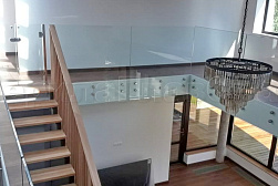 Стеклянные перила для атриумов в Челябинске. Готовые проекты ПерилаГлавСнаб - фото 21 Стеклянные перила для атриумов в Челябинске. Готовые проекты ПерилаГлавСнаб - фото 21