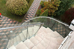 Стеклянные перила для винтовых лестниц в Челябинске. Готовые проекты ПерилаГлавСнаб - фото 13 Стеклянные перила для винтовых лестниц в Челябинске. Готовые проекты ПерилаГлавСнаб - фото 13