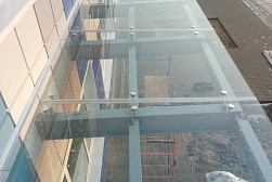 Стеклянные козырьки на спайдерах в Челябинске. Готовые проекты ПерилаГлавСнаб - фото 9