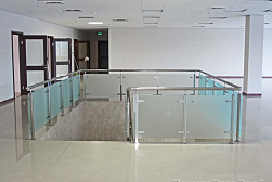 Ограждения из нержавейки со стеклом в Челябинске. Готовые проекты ПерилаГлавСнаб - фото 10