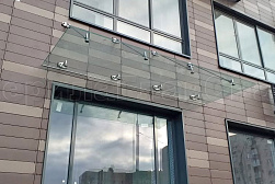 Стеклянные козырьки на вантах в Челябинске. Готовые проекты ПерилаГлавСнаб - фото 1