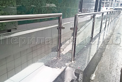 Стеклянные ограждения для улицы в Челябинске. Готовые проекты ПерилаГлавСнаб - фото 6 Стеклянные ограждения для улицы в Челябинске. Готовые проекты ПерилаГлавСнаб - фото 6