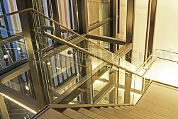 Стеклянные ограждения для торговых  и бизнес центров в Челябинске. Готовые проекты ПерилаГлавСнаб - фото 21 Стеклянные ограждения для торговых  и бизнес центров в Челябинске. Готовые проекты ПерилаГлавСнаб - фото 21