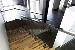 Стеклянные перила для лестниц в Челябинске. Готовые проекты ПерилаГлавСнаб - фото 10 Стеклянные перила для лестниц в Челябинске. Готовые проекты ПерилаГлавСнаб - фото 10