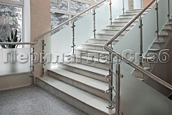 Стеклянные ограждения для торговых  и бизнес центров в Челябинске. Готовые проекты ПерилаГлавСнаб - фото 2