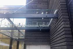 Стеклянные козырьки на спайдерах в Челябинске. Готовые проекты ПерилаГлавСнаб - фото 5