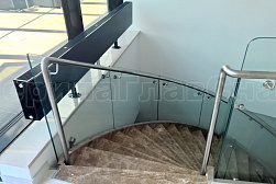 Стеклянные перила для винтовых лестниц в Челябинске. Готовые проекты ПерилаГлавСнаб - фото 5 Стеклянные перила для винтовых лестниц в Челябинске. Готовые проекты ПерилаГлавСнаб - фото 5