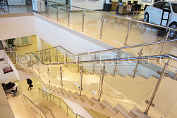 Ограждения из нержавейки со стеклом в Челябинске. Готовые проекты ПерилаГлавСнаб - фото 3